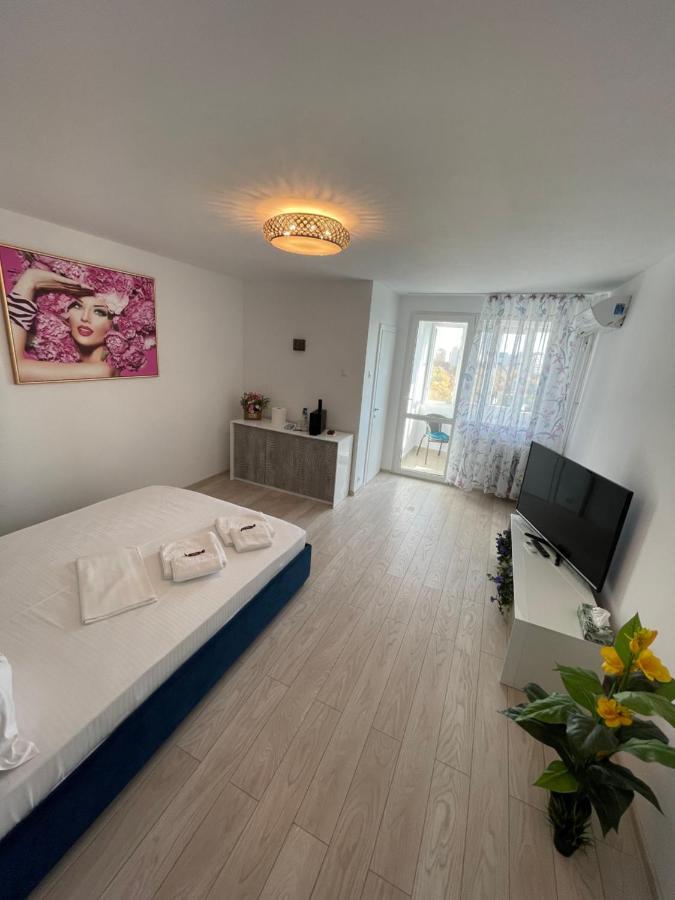 Apartament Garsoniera2-studio Oxygen-40mp Nou ! Direct In Plaminul Verde Al Parcului National ! Parcare Privata Doar Cu Rezervare In Limita Locurilor Disponibile ! Proprietate In Regim Hoteliep- Nu Are Bucatarie ! *